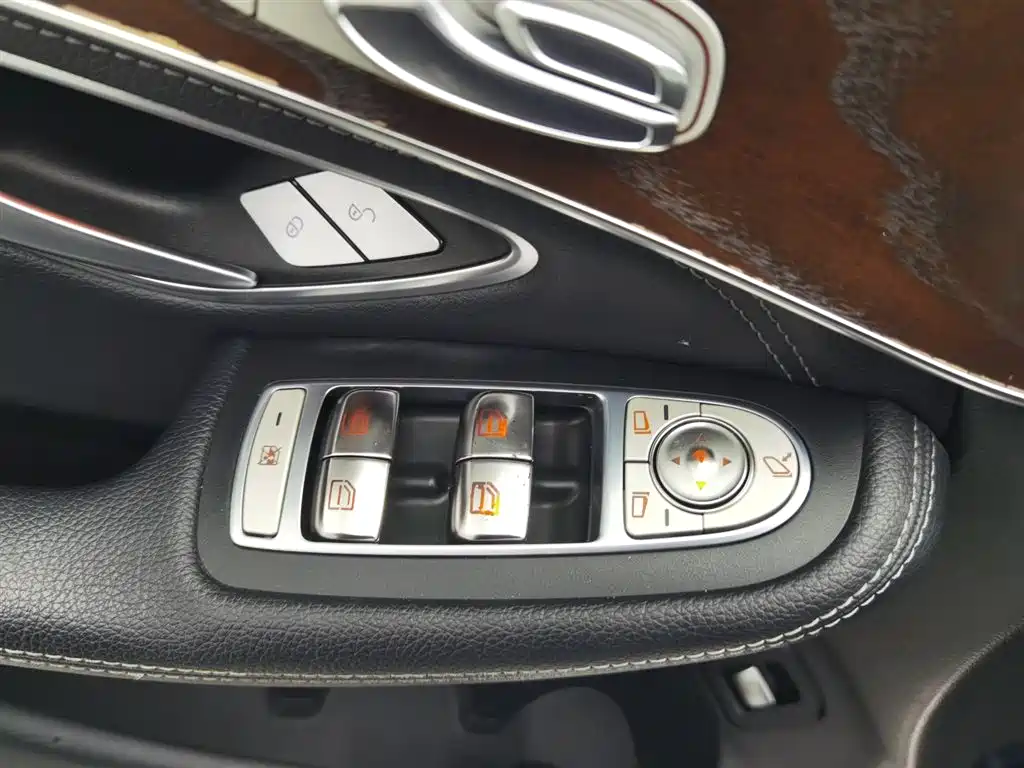 Mercedes-Benz GLC 2016 GLC 300 4MATIC Dynamic фото 9