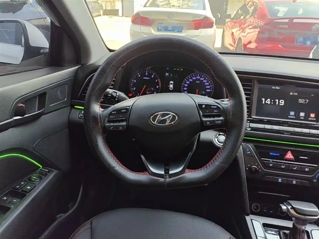 Hyundai Elantra 2016 1.4T DCT Dynamic·Elite Edition фото 11