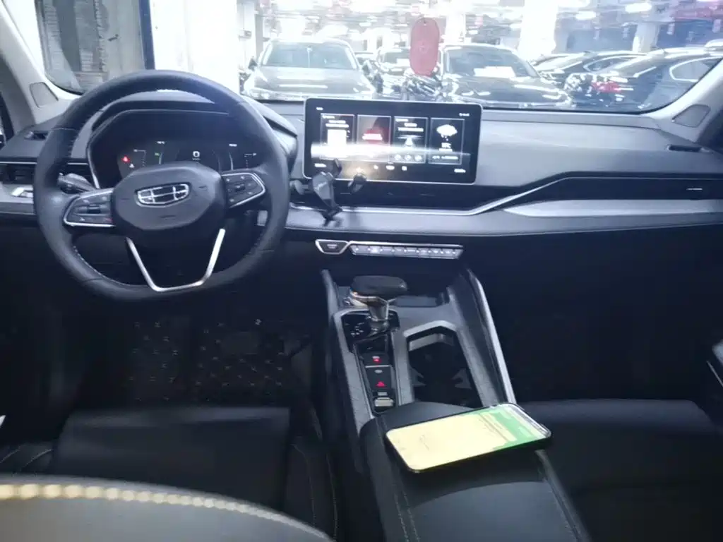 Фото 6 - Geely Preface