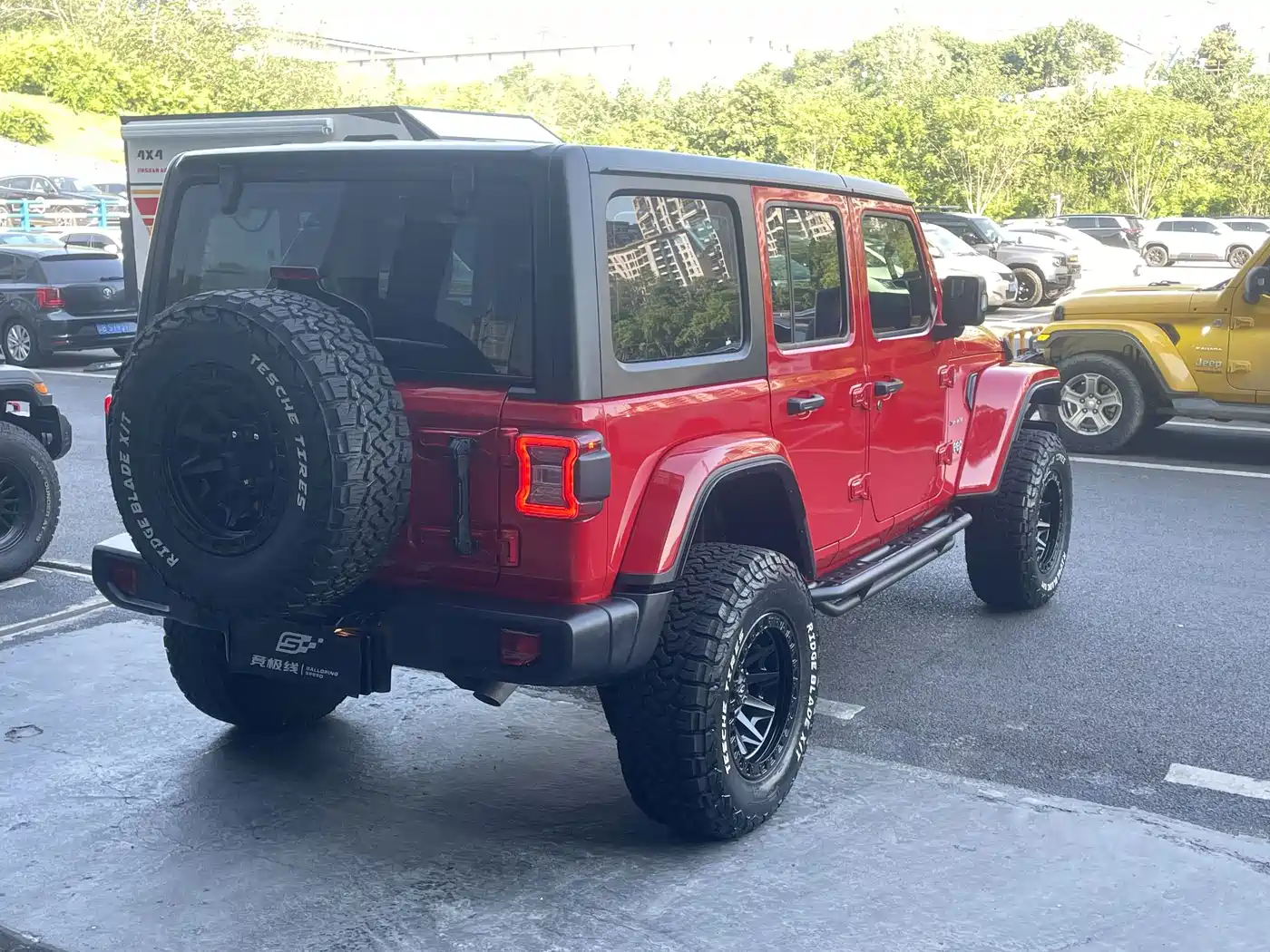 Jeep Wrangler 2025 2024 Model 2.0T Sahara Four-Door Version