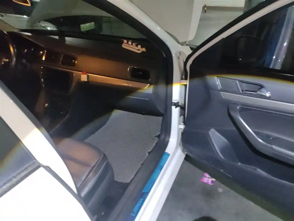 Volkswagen Lavida 2017 1.6L Automatic Comfort Edition фото 20
