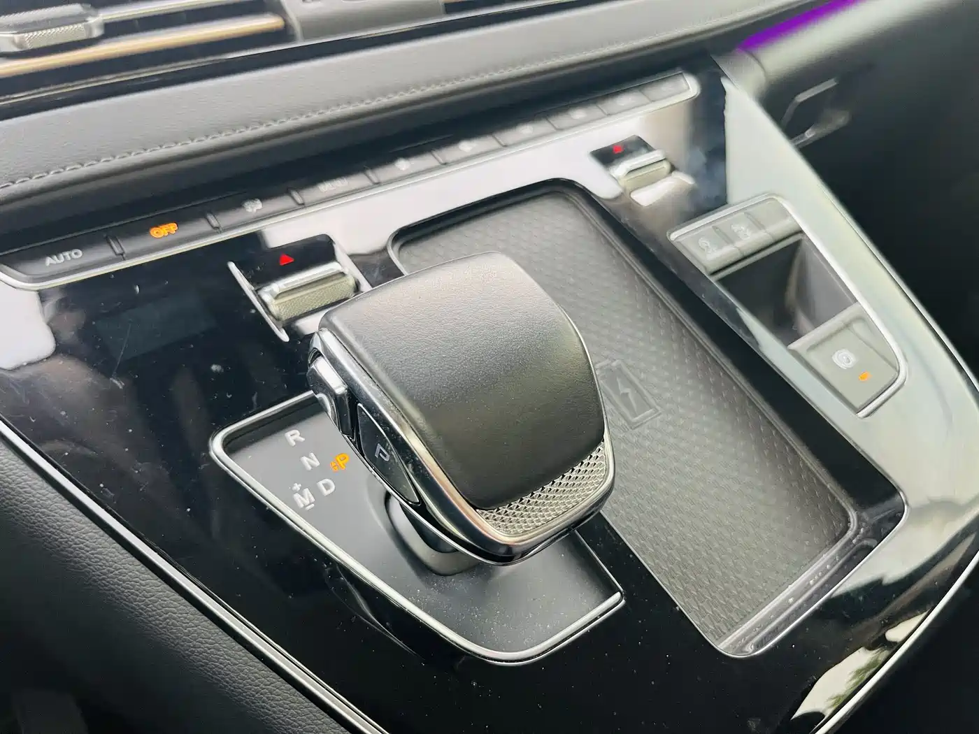 Hongqi HQ9 2023 2.0T Smart Connect Flag Enjoy Edition фото 22