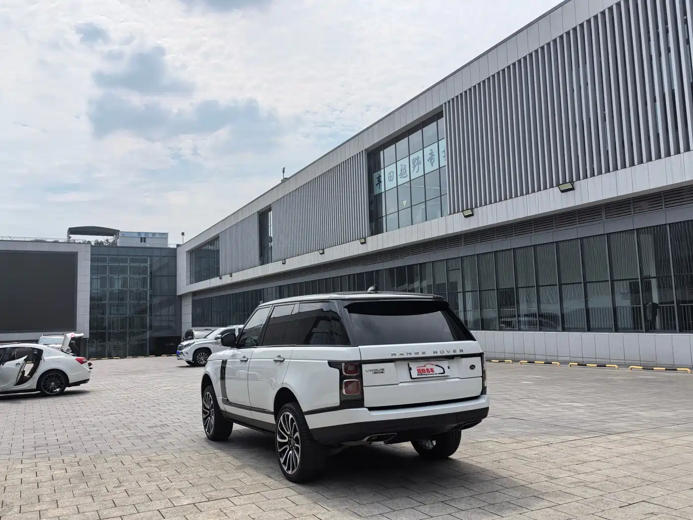Land Rover Range Rover 2019 3.0 SCV6 Heritage Edition фото 17