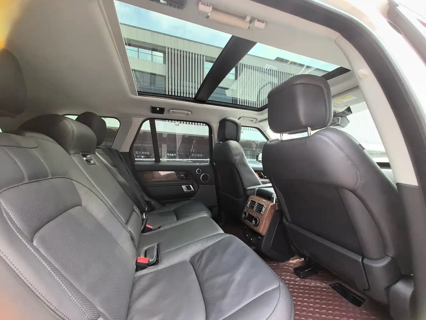 Land Rover Range Rover 2019 3.0 SCV6 Heritage Edition фото 15
