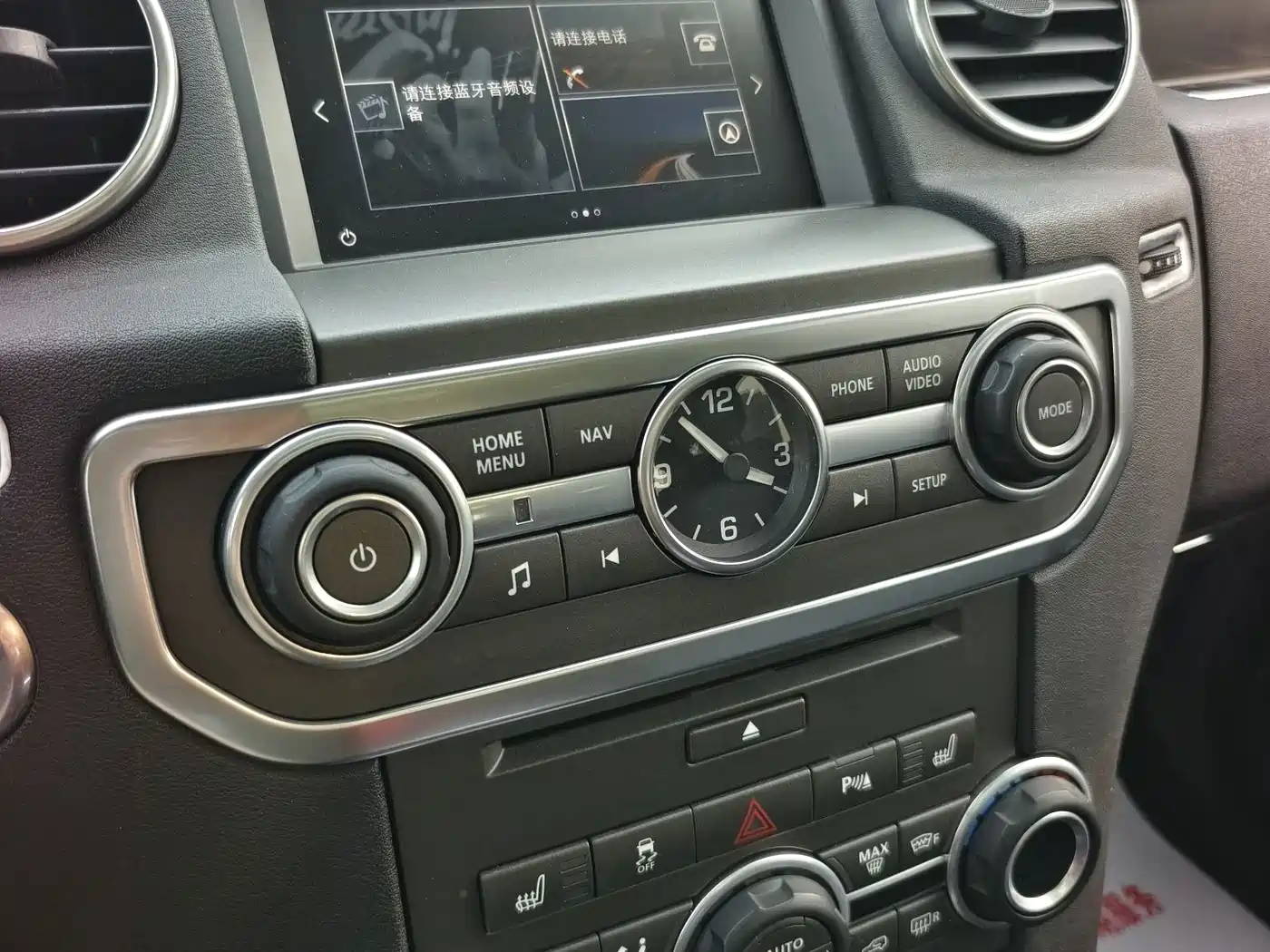 Land Rover Discovery 2015 3.0 SC V6 SE фото 15