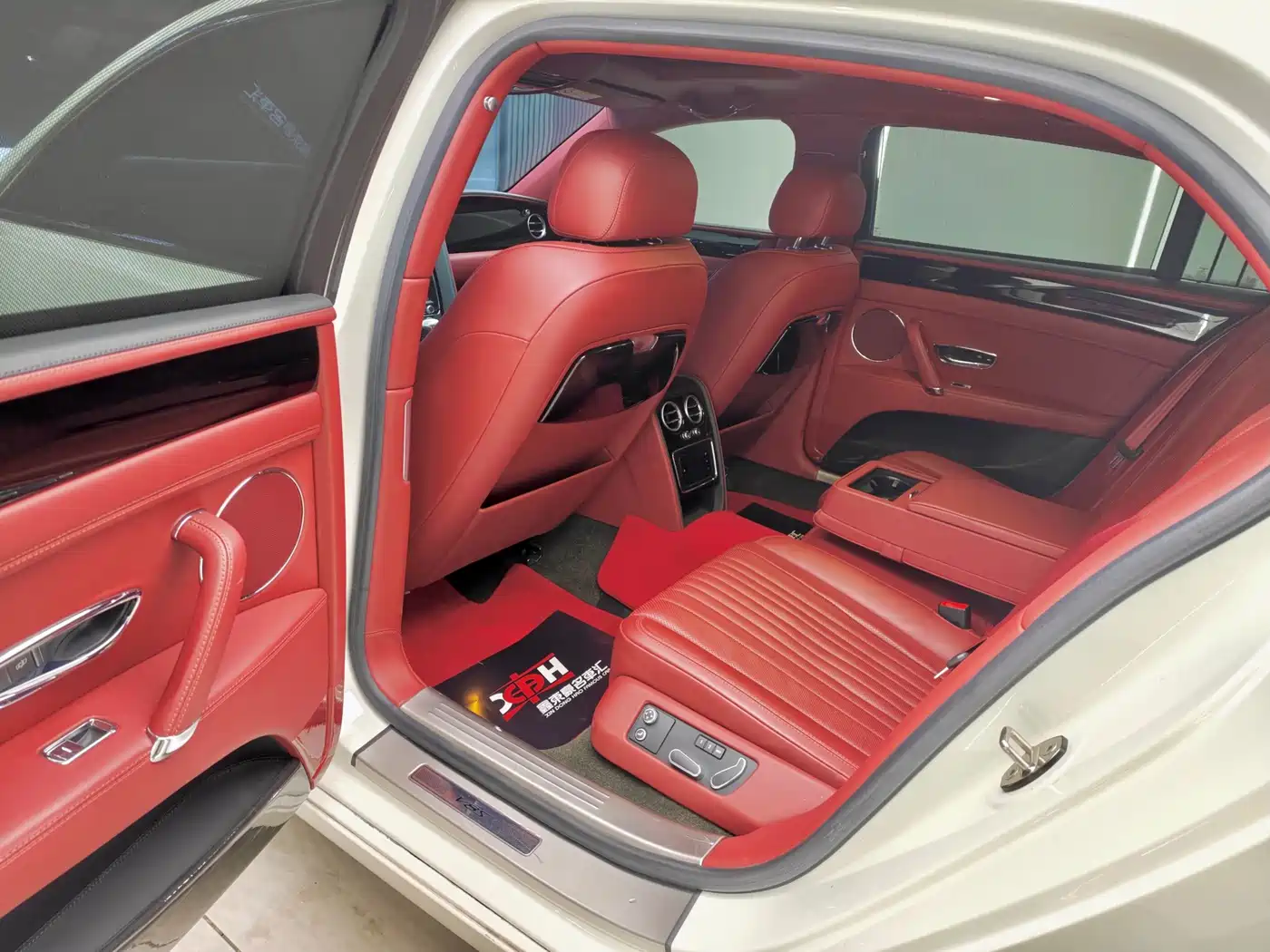 Bentley Flying Spur 2017 4.0T V8 S Standard фото 10
