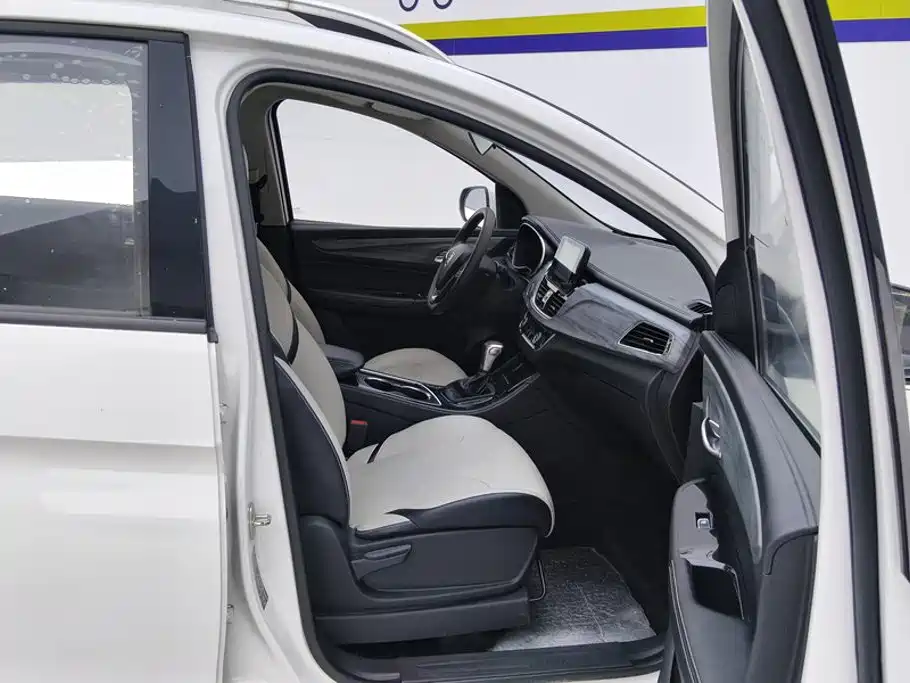 Baojun 730 2020 2019 1.5T CVT Flagship Edition 7-Seater China VI