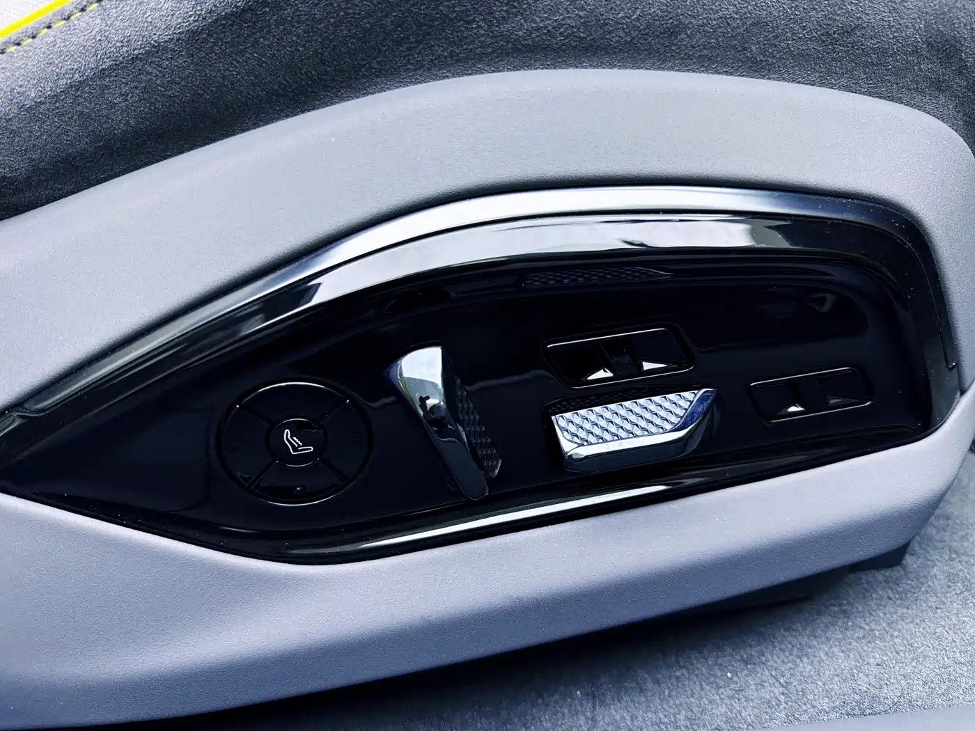 LOTUS SPORTS CAR EMEYA FLOWERS