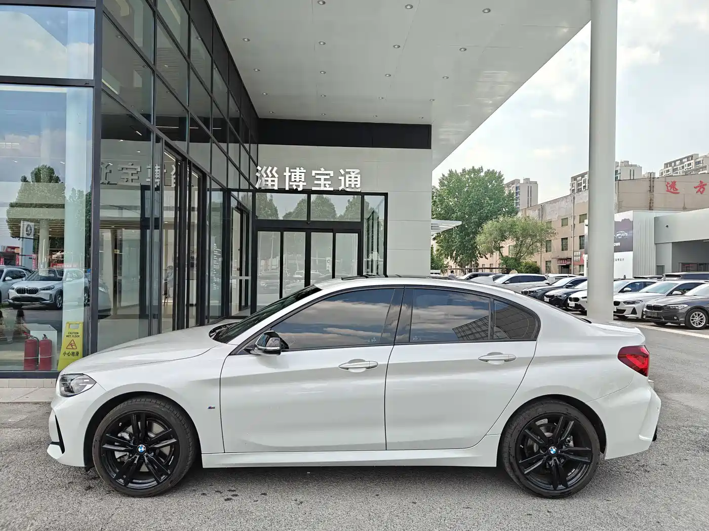 BMW 1 Series 2023 125i M Sport Shadow Edition фото 17
