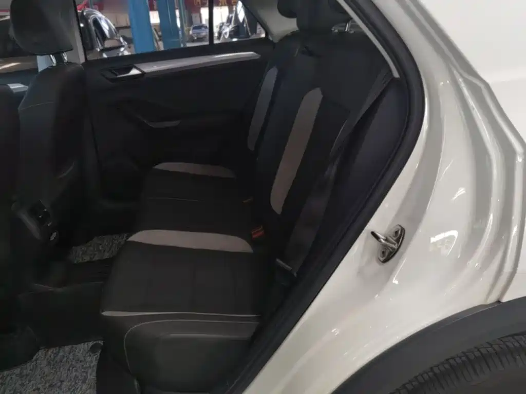 Volkswagen T-Roc, миниатюра 17