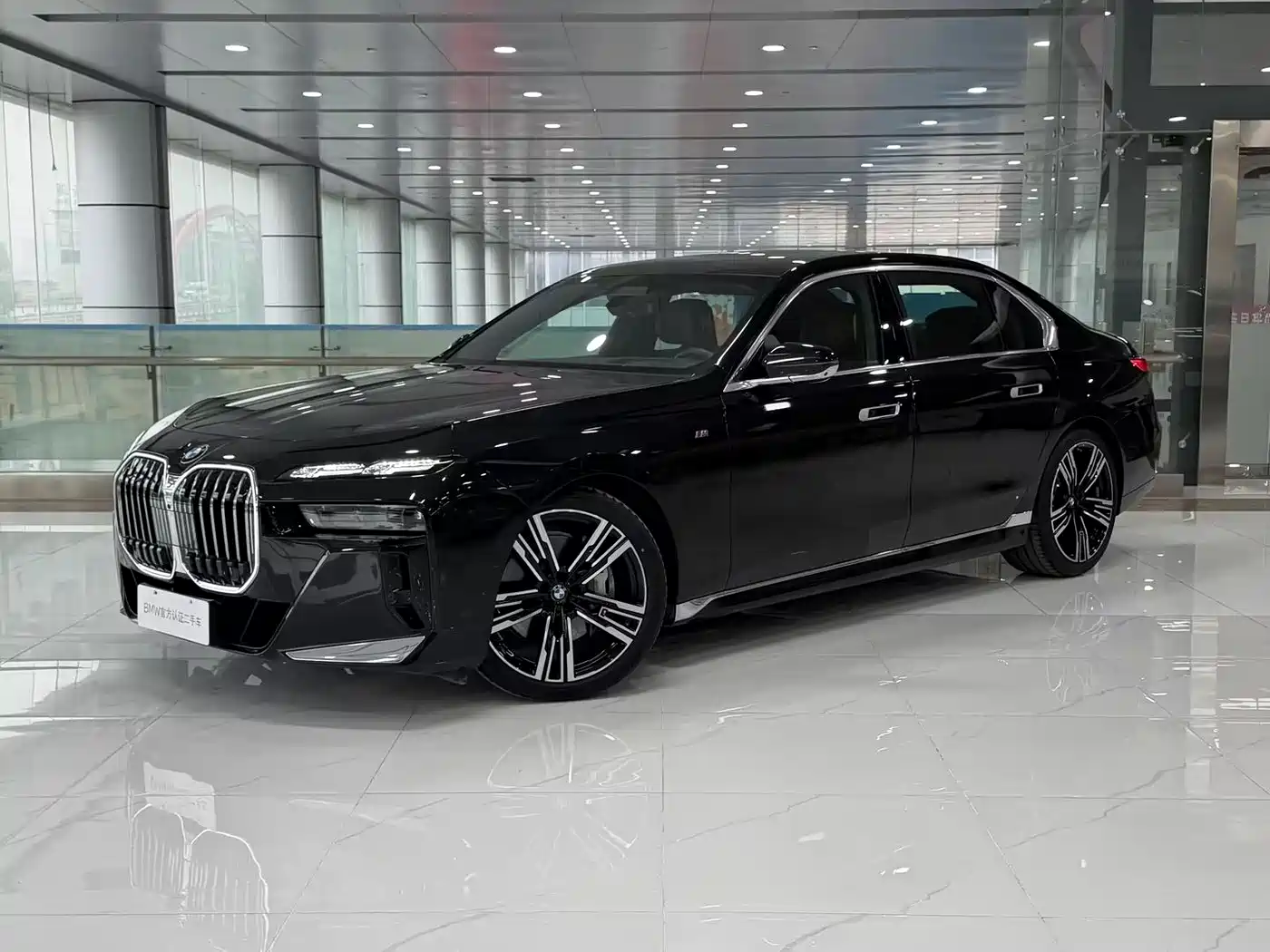 BMW 7 Series 2023 740Li Exclusive M Sport Package фото 6