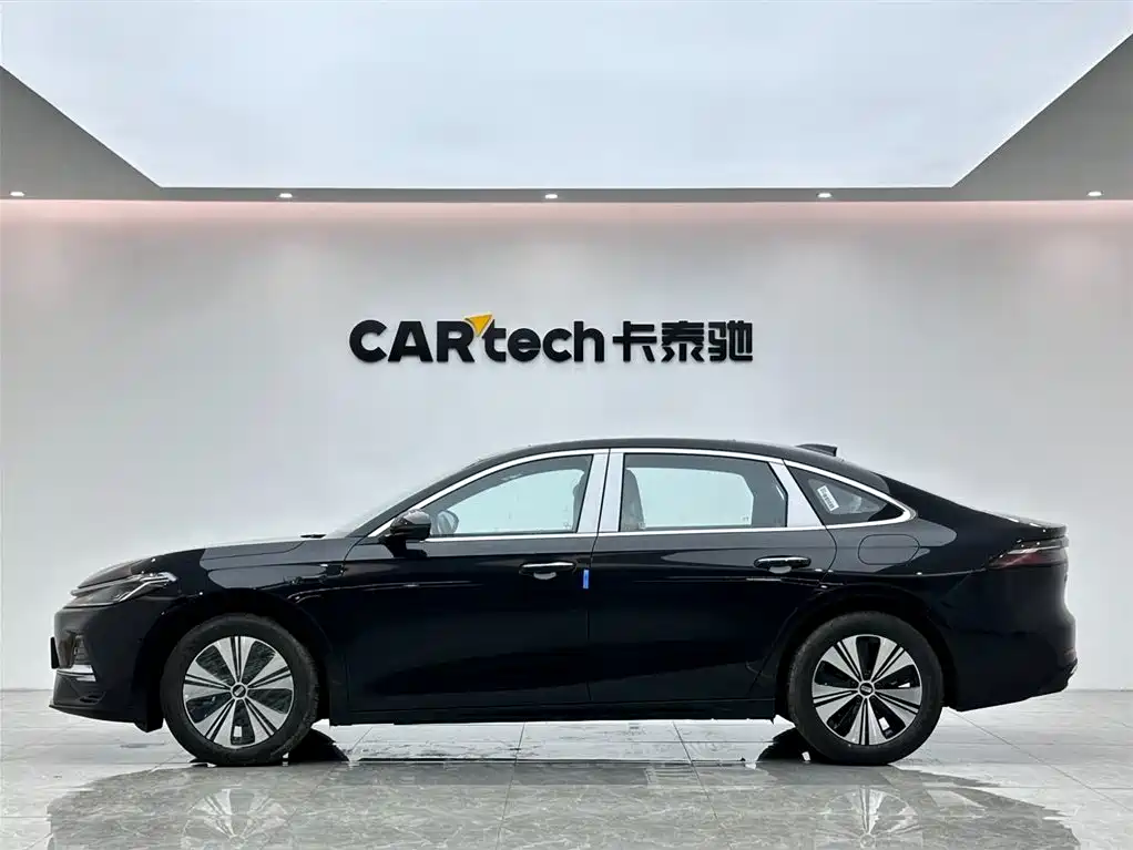 Geely Galaxy Galaxy A7 2025 EM-i 150km Explorer+ Edition фото 2