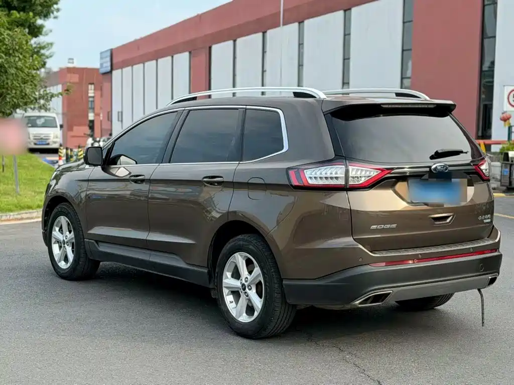 Фото 13 - Ford Edge