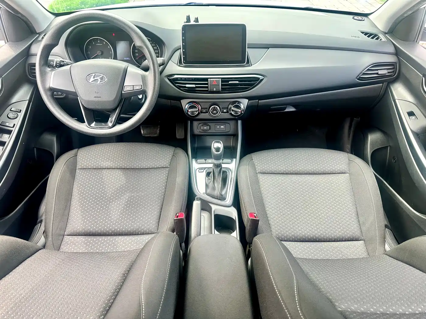Hyundai Elantra 2018 1.6L Automatic Pleasing Edition GL China VI фото 32