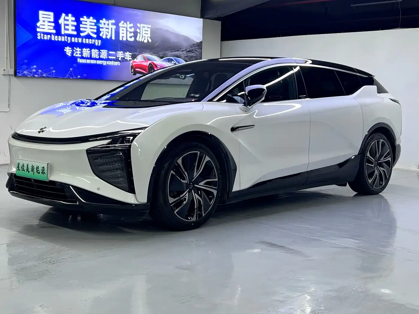 HiPhi X 2021 Luxury Edition 6-Seater