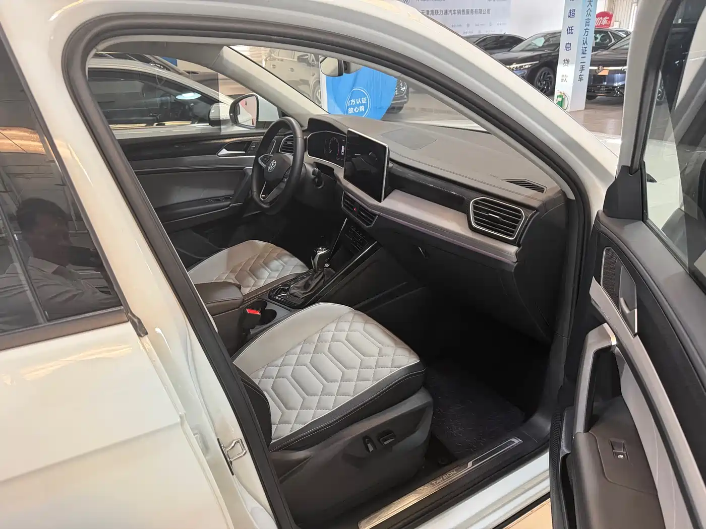 Volkswagen Tayron 2023 300TSI 2WD Luxury Plus Advanced Edition фото 12