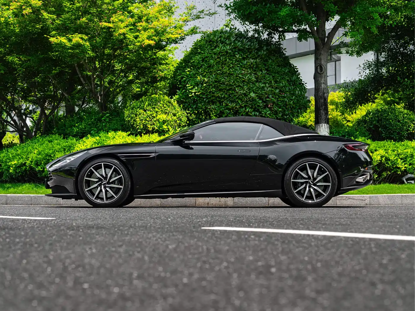 Aston Martin DB11 2023 4.0T V8 Volante фото 21