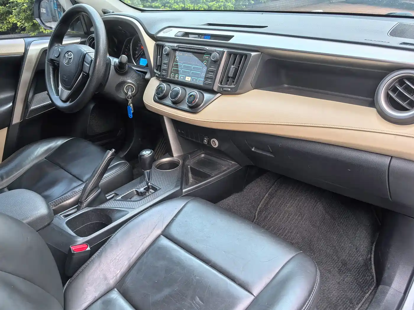 Toyota RAV4 Rongfang 2015 2.0L CVT 2WD Urban Edition фото 14
