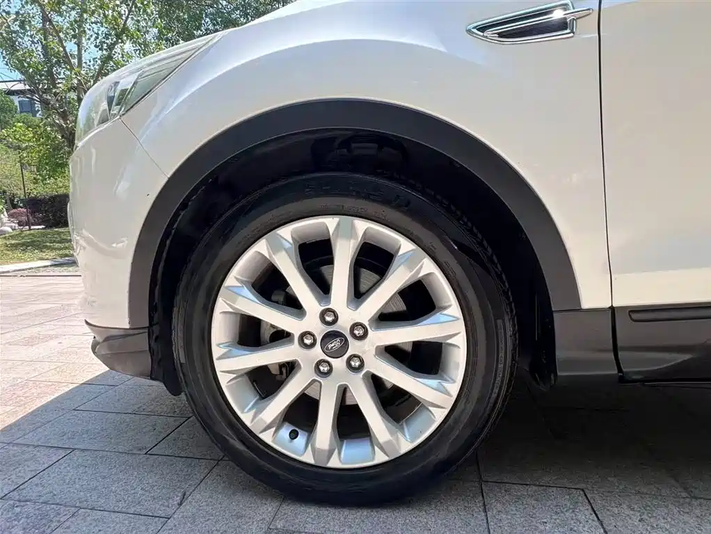 Фото 15 - Ford Kuga