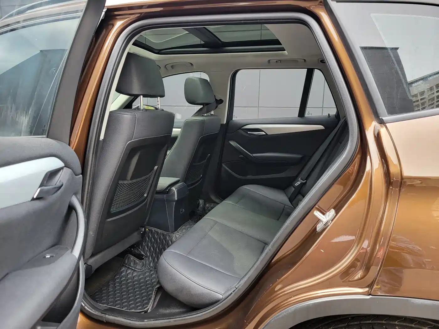 BMW X1 2014 sDrive18i Leading Edition фото 6