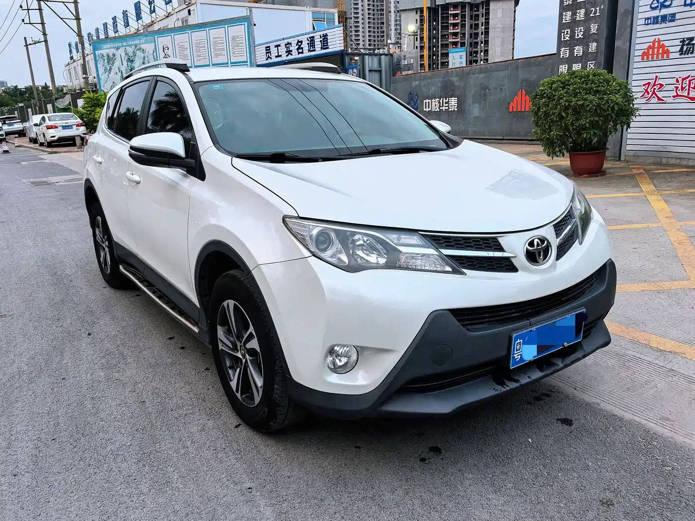 Toyota RAV4 Rongfang 2015 2.0L CVT 2WD Urban Edition фото 3