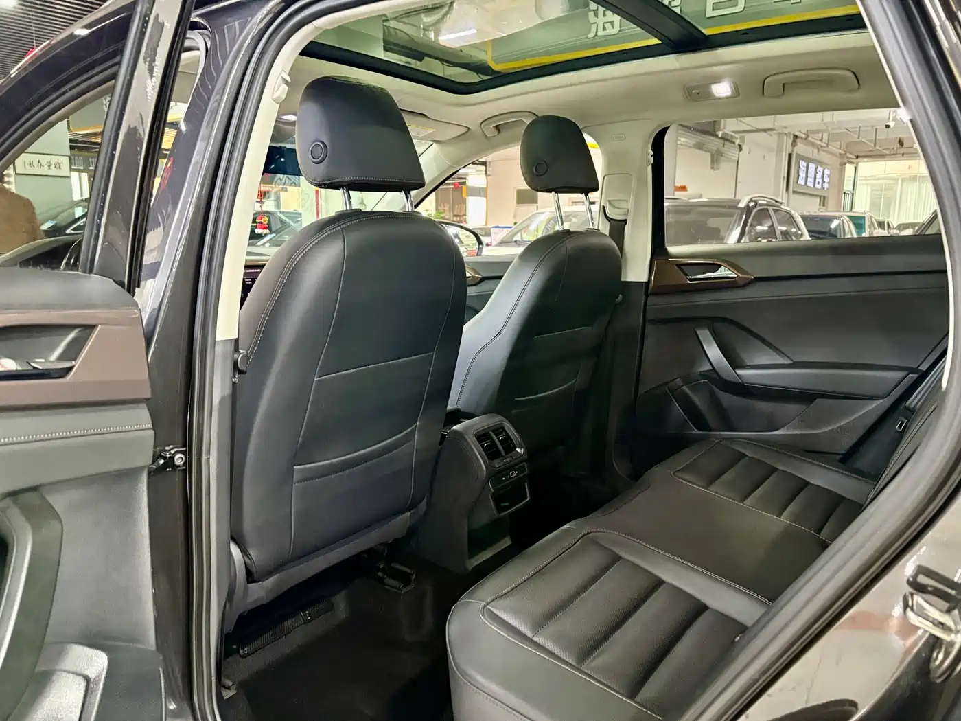 Volkswagen Tharu 2022 280TSI FWD Luxury Edition фото 9