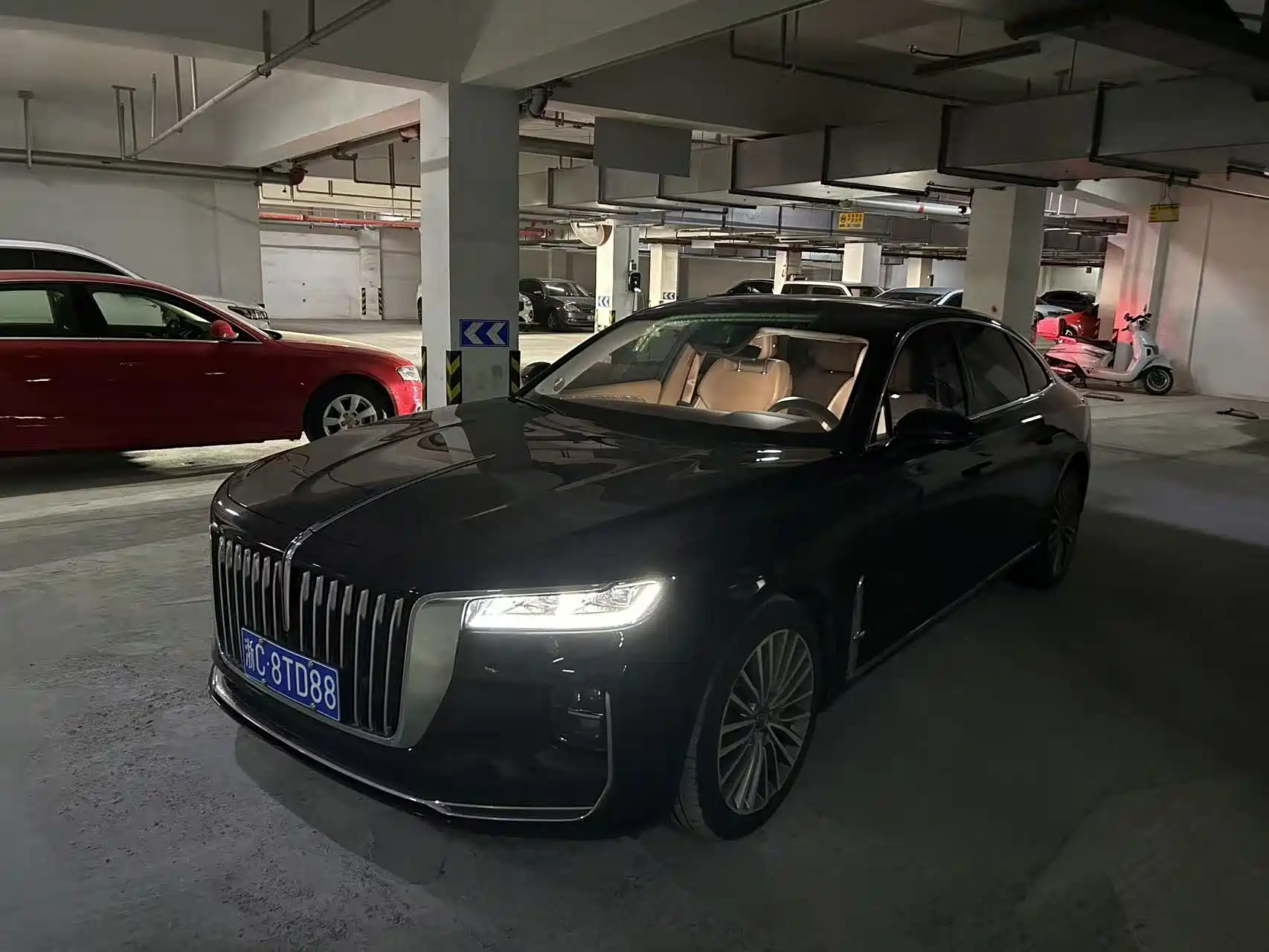 Photo 2 - Hongqi H9