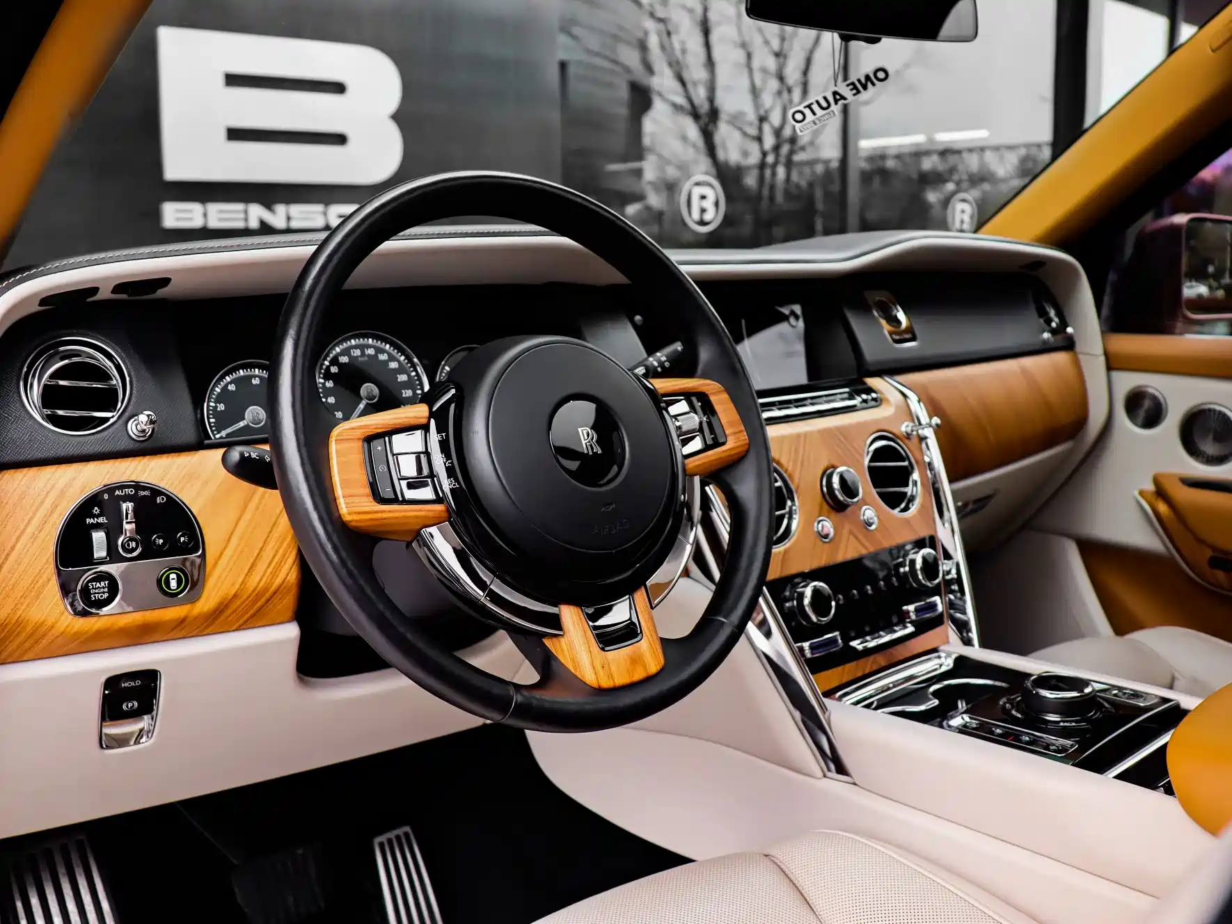 Фото 12 - Rolls-Royce Cullinan