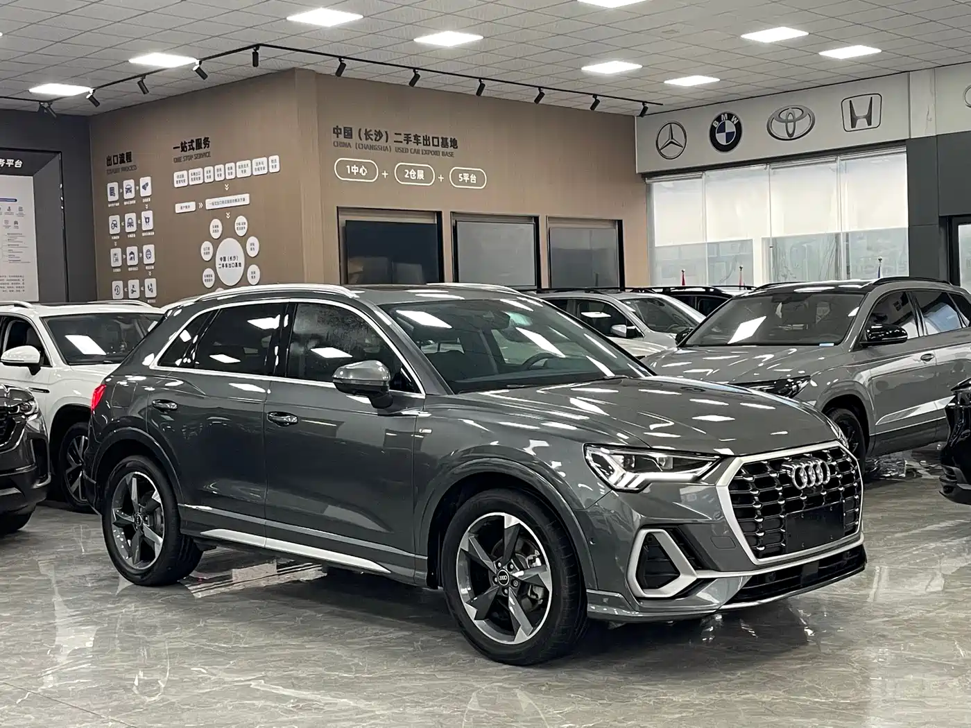 AUDI Q3
