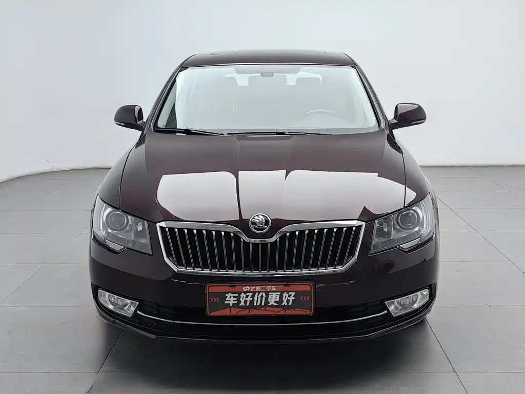 Фото 3 - Škoda Superb