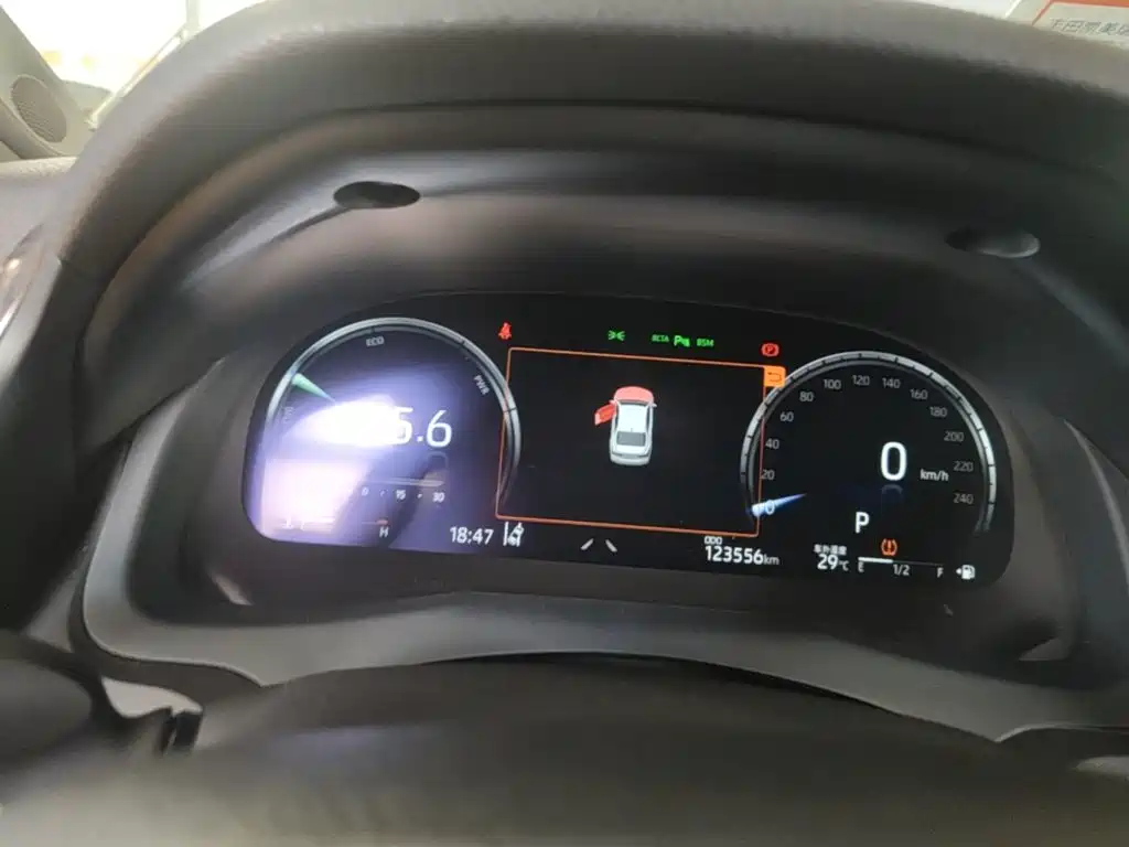 Photo 18 - Toyota Camry