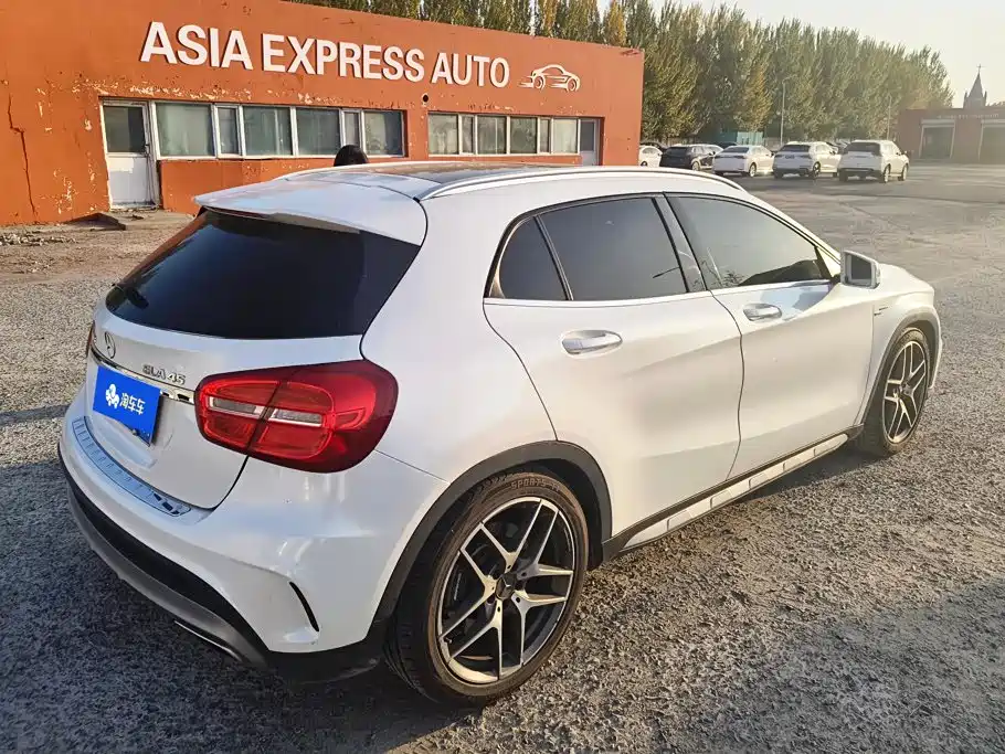 Mercedes-Benz GLA AMG 2017 2016 AMG GLA 45 4MATIC