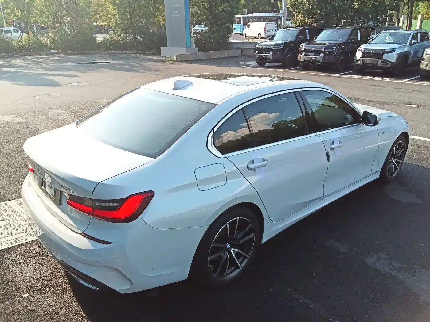 Photo 21 - BMW 3 Series