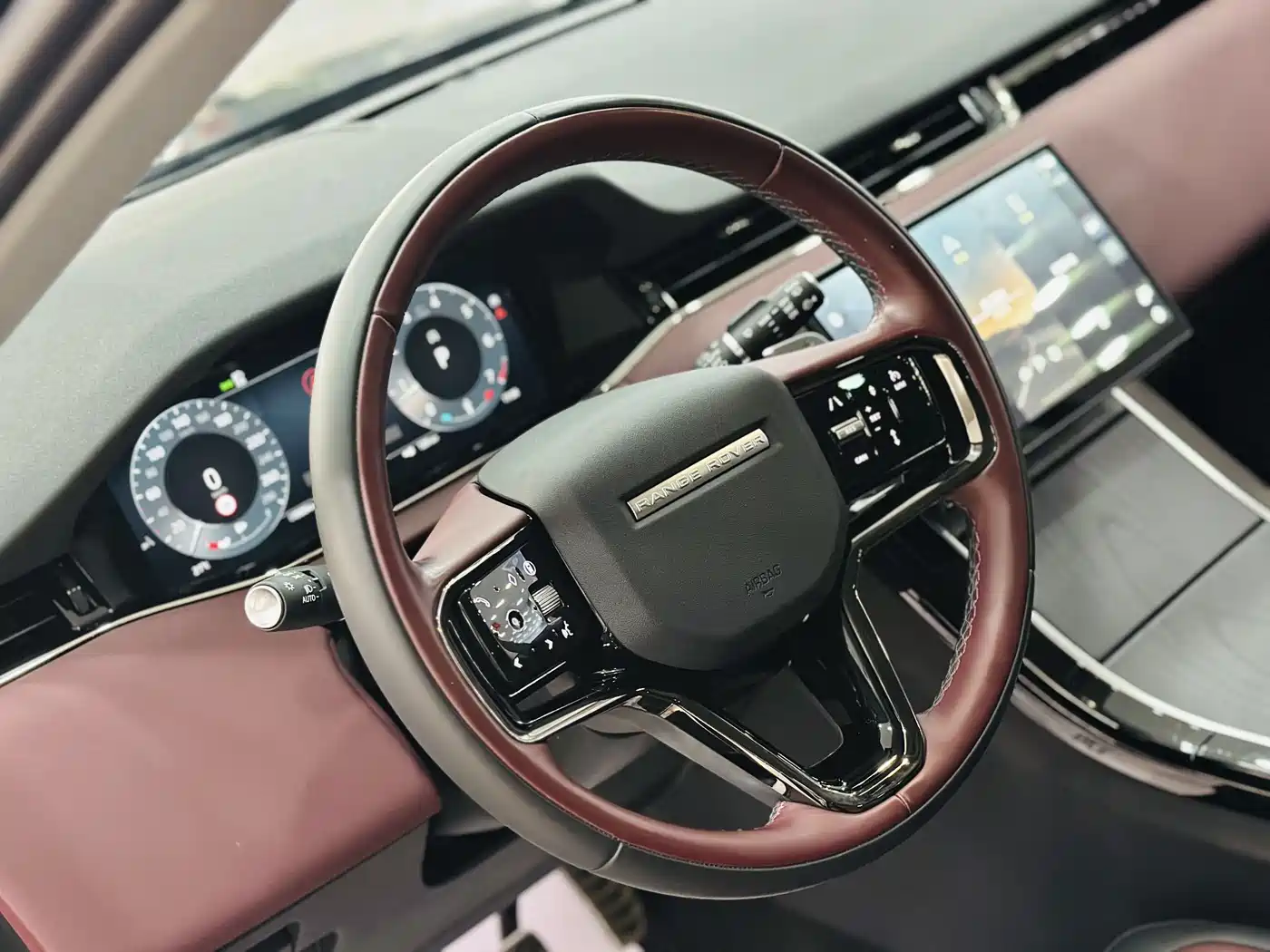 Land Rover Range Rover Evoque 2024 Range Rover Evoque L 249PS Light Master Edition фото 12