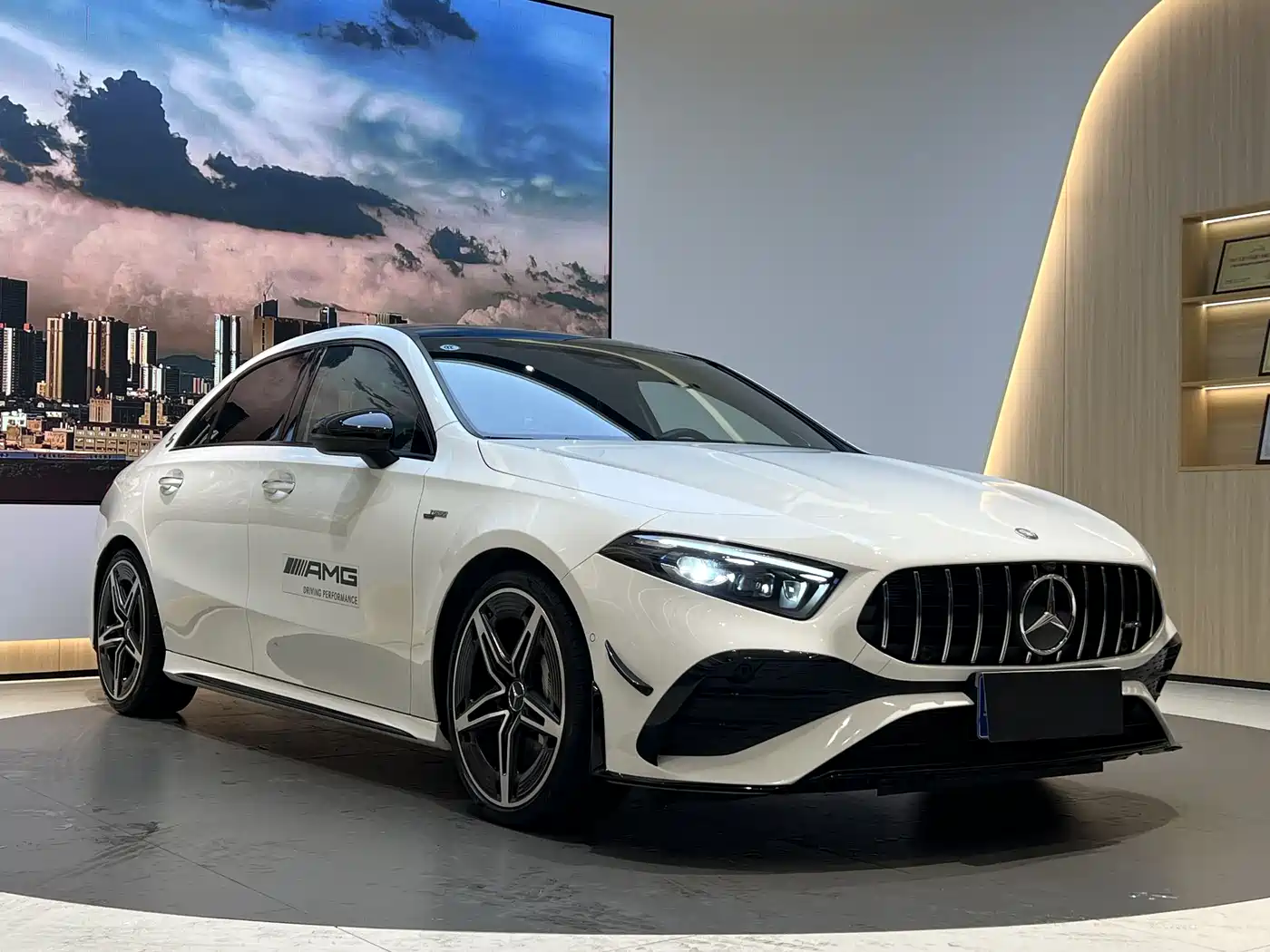 Mercedes-Benz A-Class AMG 2024 Facelift AMG A 35 L 4MATIC фото 3