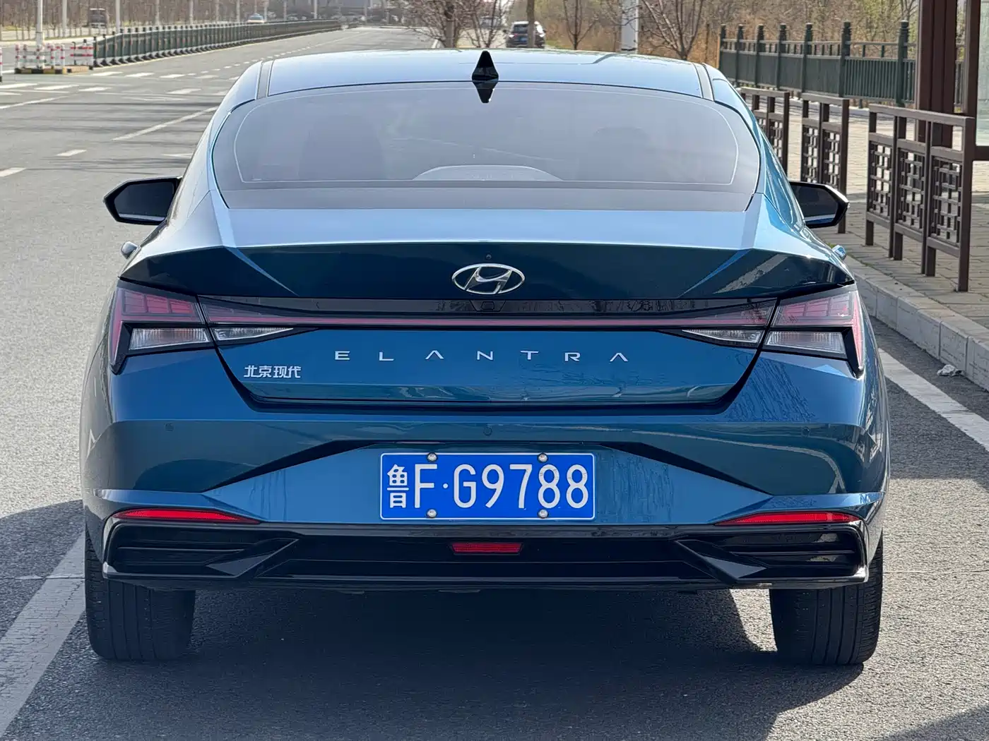 Hyundai Elantra 2022 1.5L CVT LUX Premium Edition фото 7