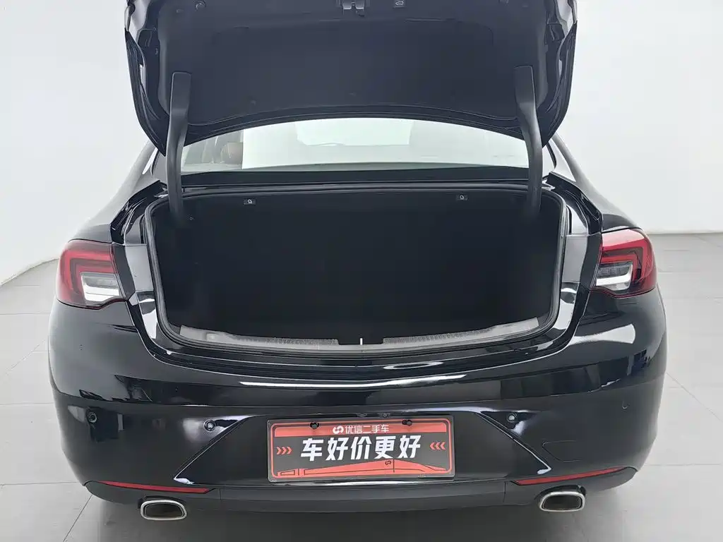 Photo 16 - Buick Regal