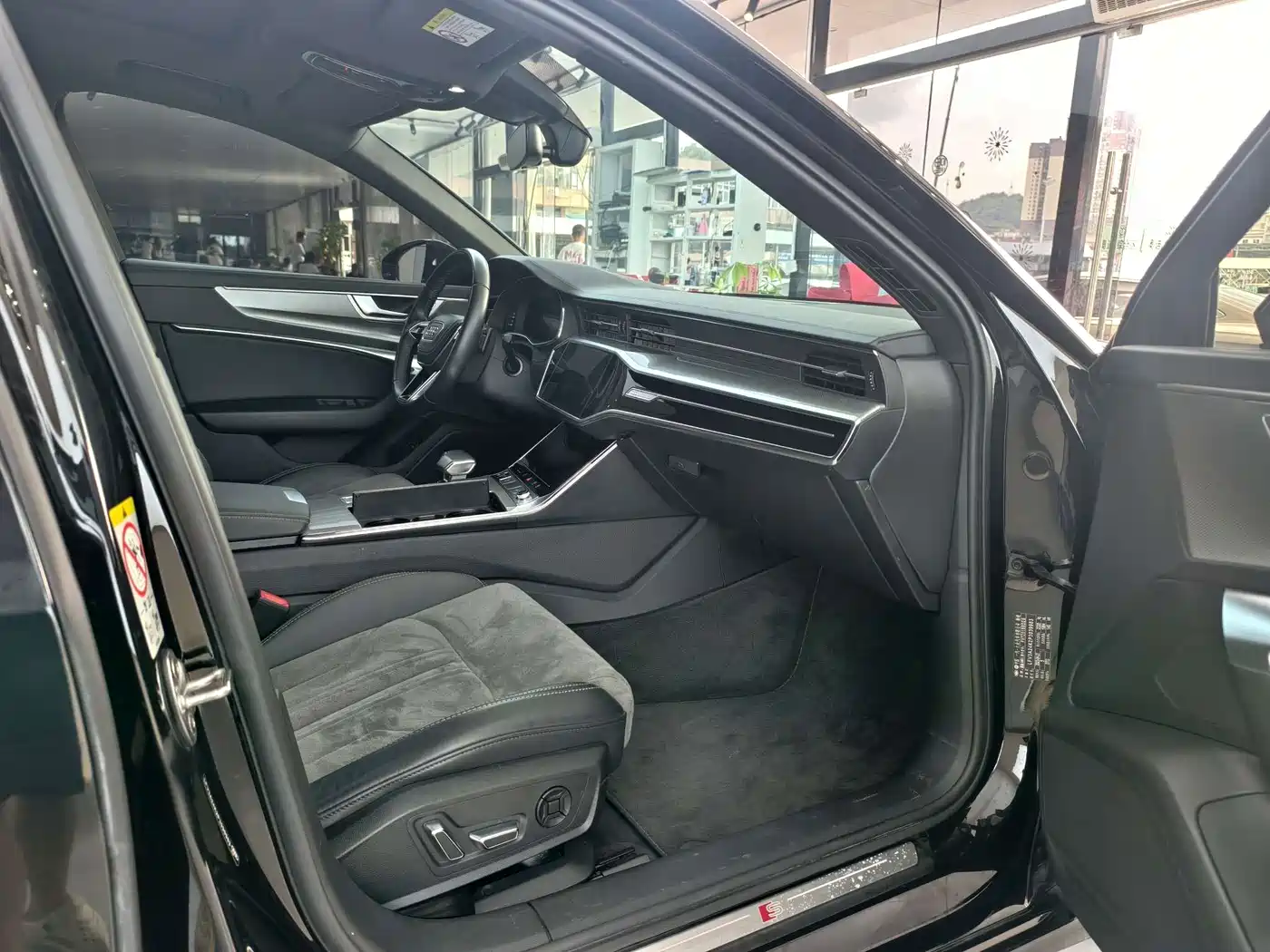 Фото 7 - Audi A6L