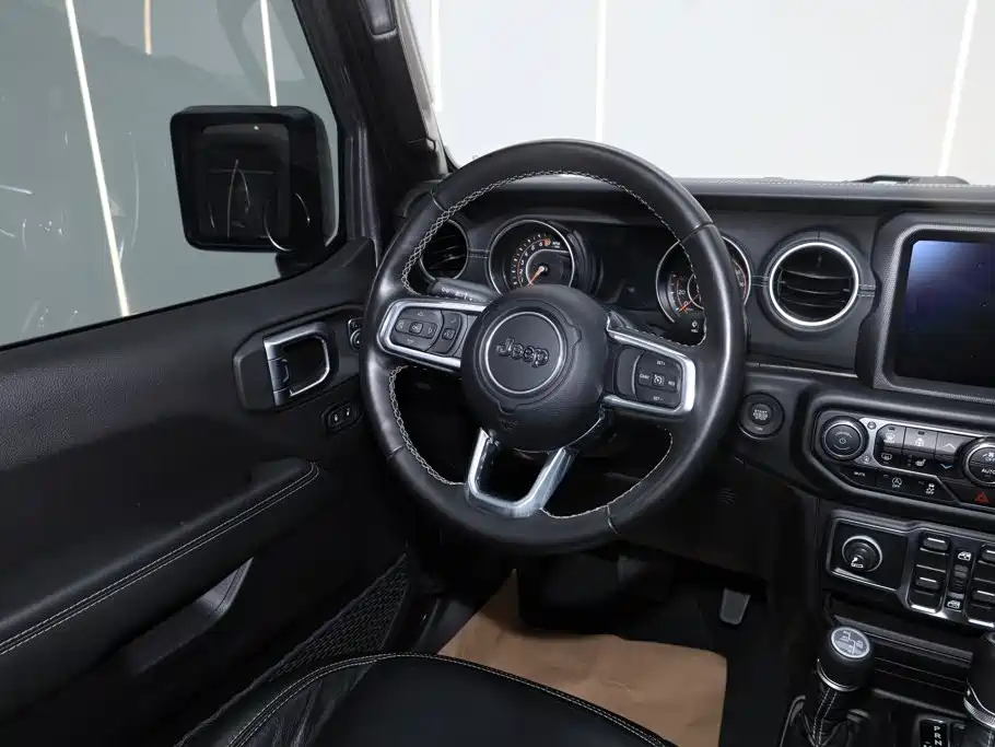 Photo 22 - Jeep Gladiator