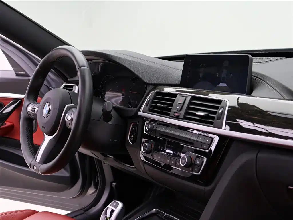 BMW 3 Series GT 2019 330i xDrive M Sport Black Night Edition фото 14