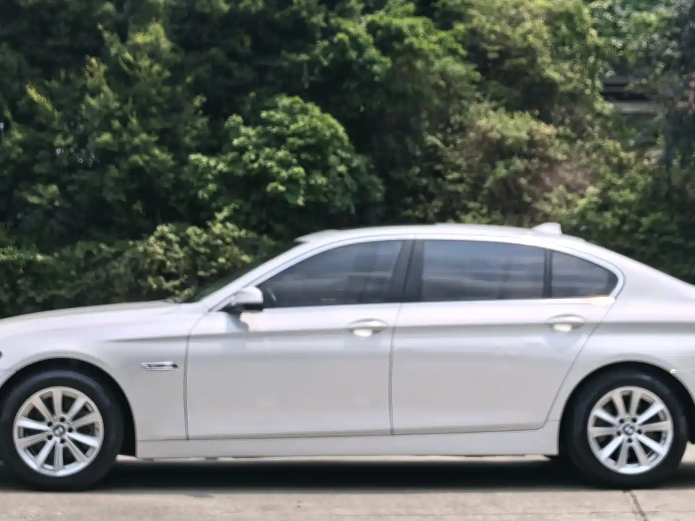 BMW 5 Series 2017 520Li Classic Edition фото 4