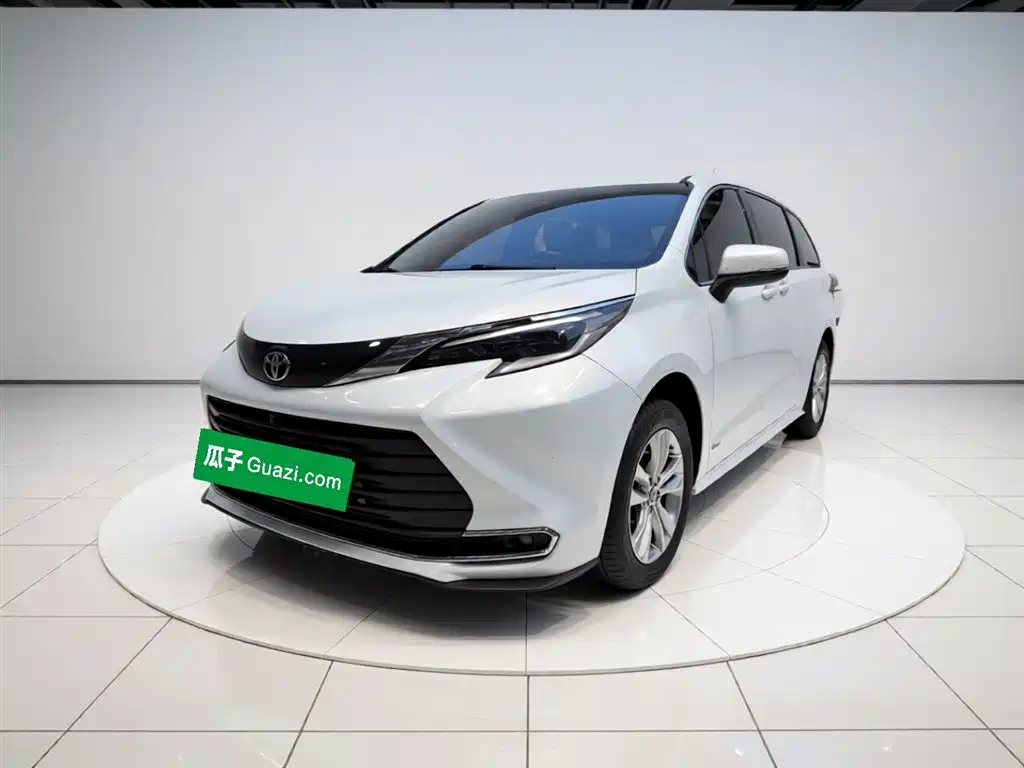 Toyota Sienna 2024 2.5L Hybrid Comfort Edition фото 2