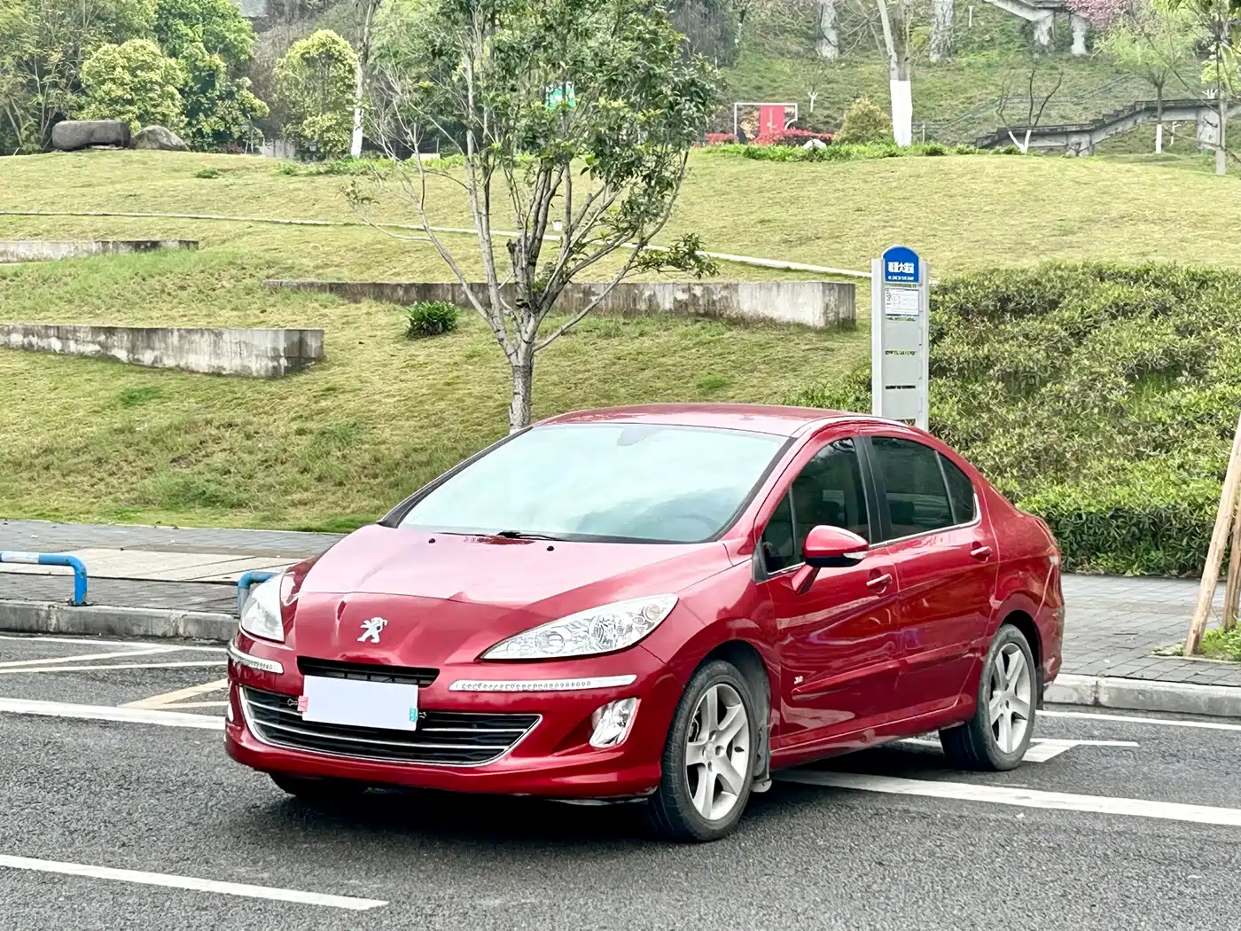 Фото 1 - Peugeot 408