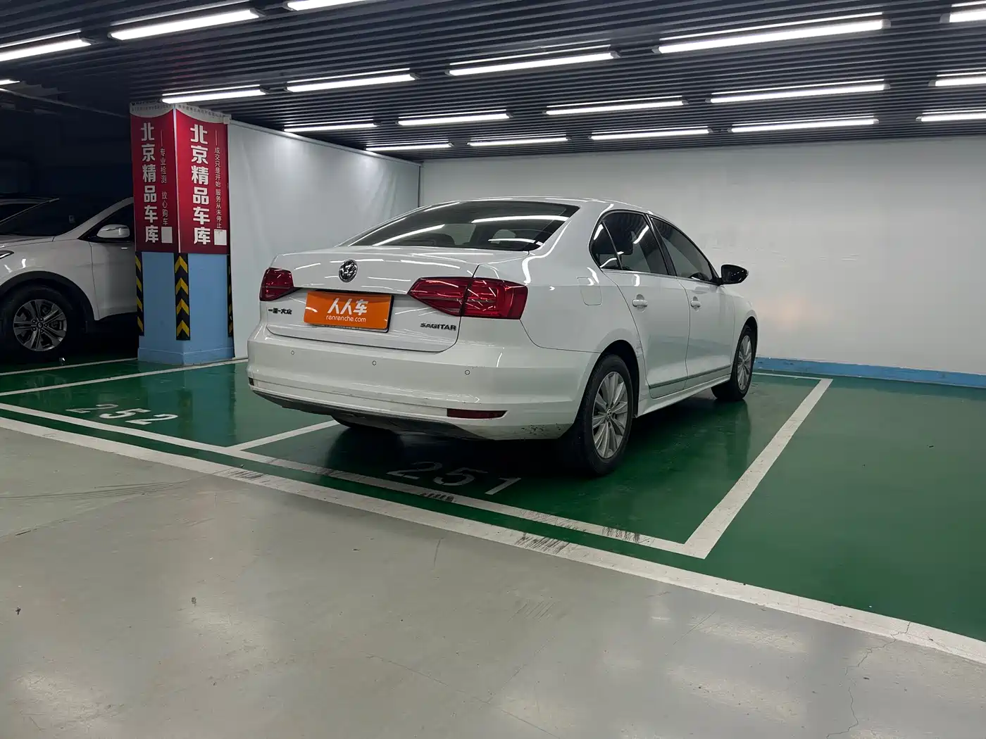 Volkswagen Sagitar 2015 1.6L Automatic Comfort фото 7