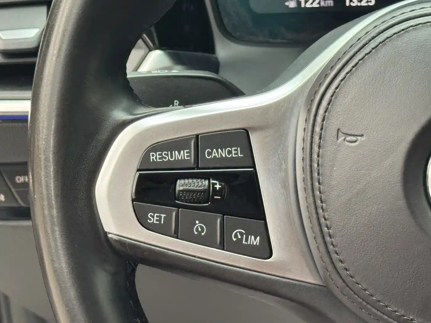 BMW 3 Series 2021 325Li M Sport Package фото 10
