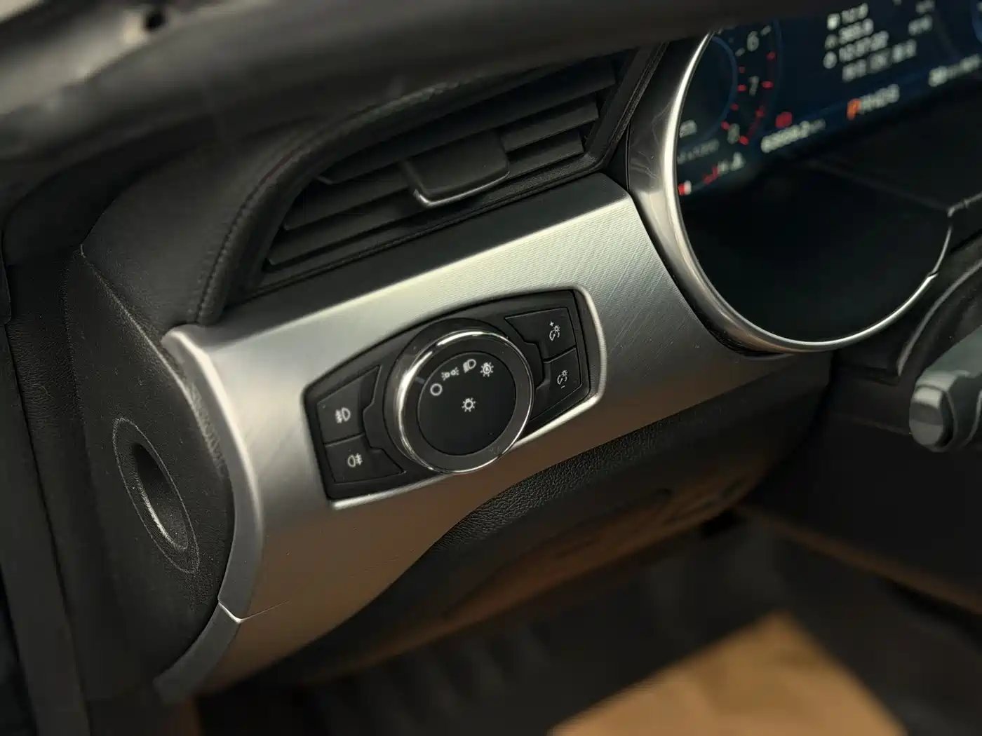 Ford Mustang 2019 2.3L EcoBoost фото 9