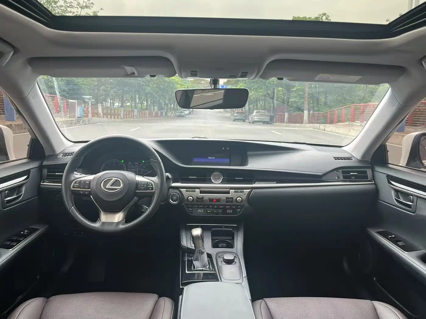 Lexus ES 2017 200 30th Anniversary Edition фото 10