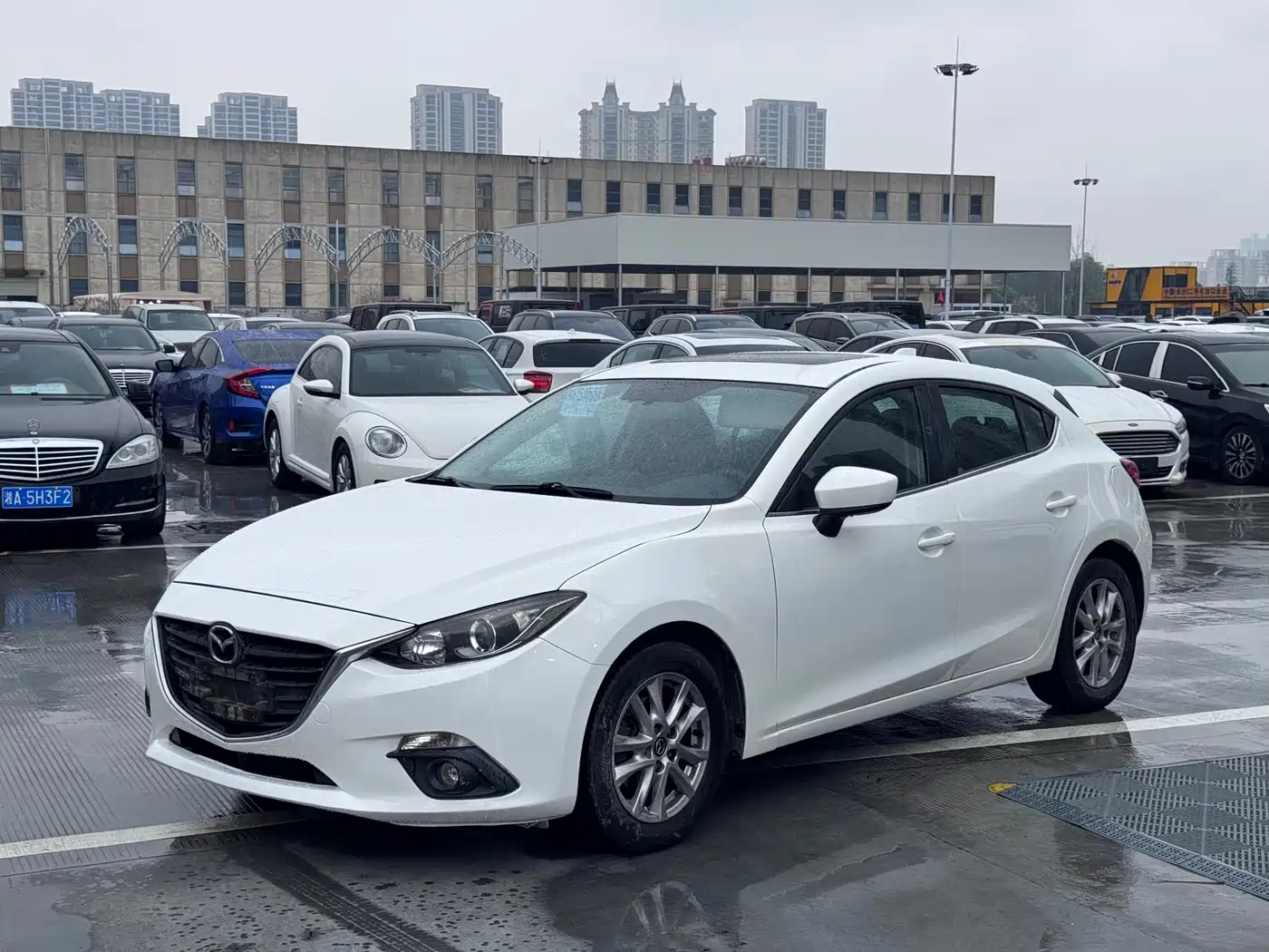 Mazda Mazda3 Axela 2014 Hatchback 1.5L Automatic Luxury