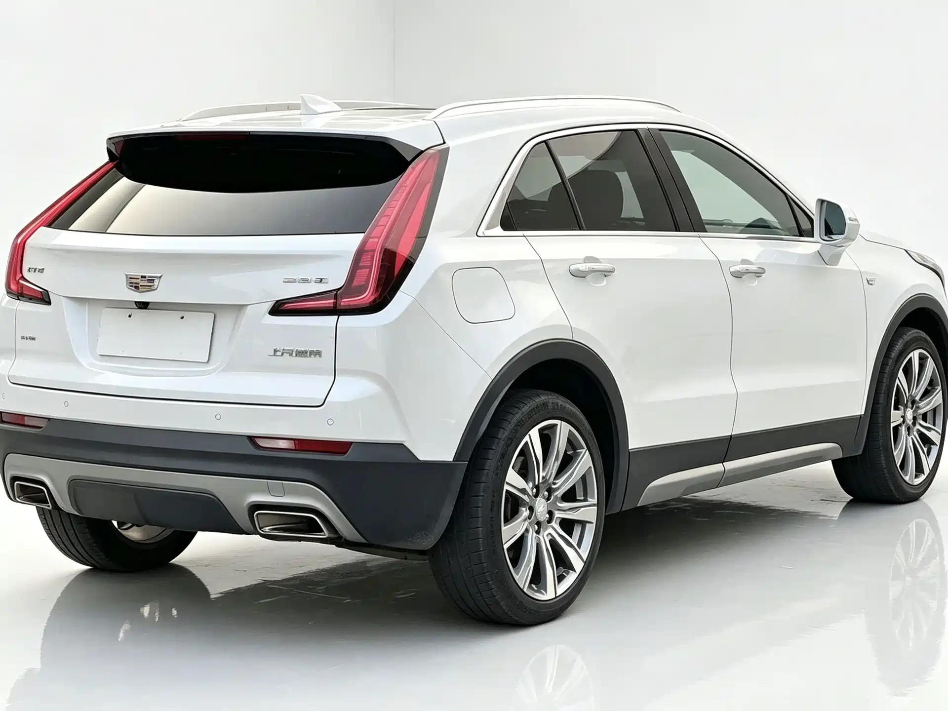 Photo 4 - Cadillac XT4