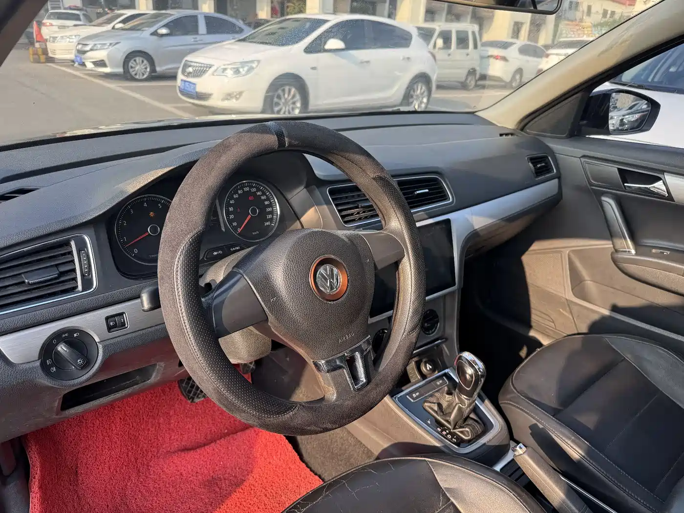 Volkswagen Lavida 2013 Facelift 1.4TSI DSG Comfort фото 4
